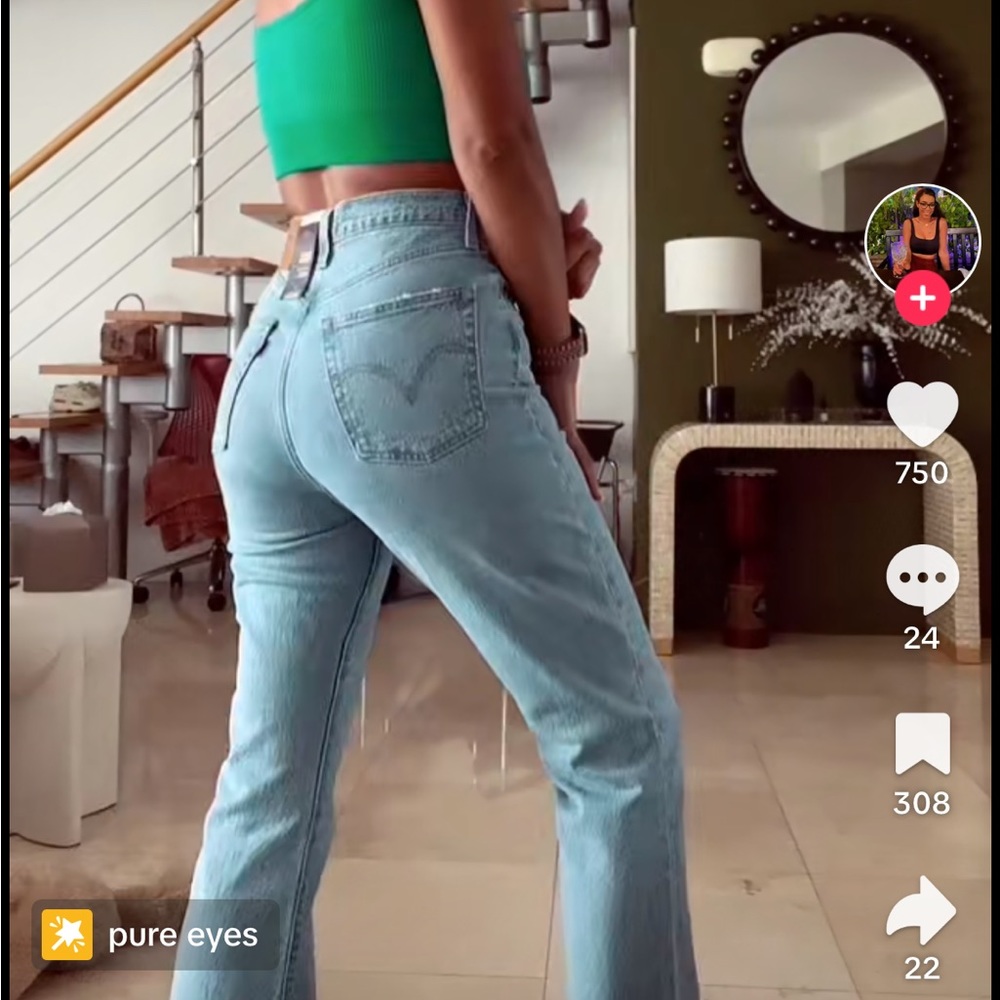 Levi’s shaping bootcut